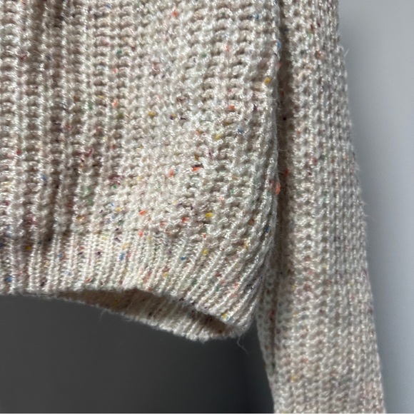 Moon & Madison Beige Speckled Cowl Neck Cropped Sweater Women's Size Medium NWT - Picture 12 of 15